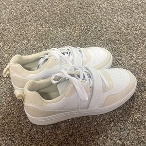 Court Sneakers
